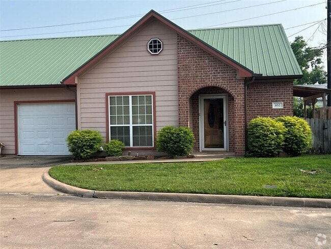 Building Photo - 852 Tangle Oaks Dr Rental