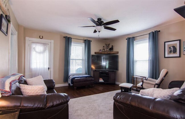 Photo - 233 N Main St