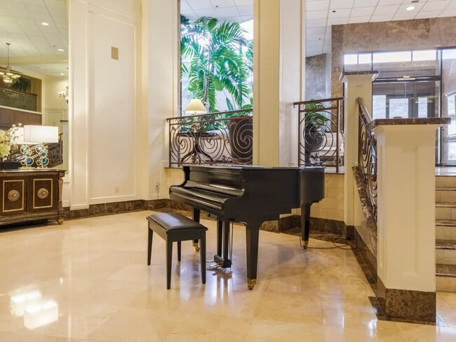 Photo - 3525 Sage Rd Unidad 1105