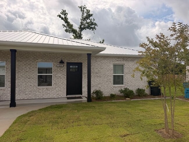 Building Photo - Orlando Rd Duplexes Unit 3636 E Orlando Rd