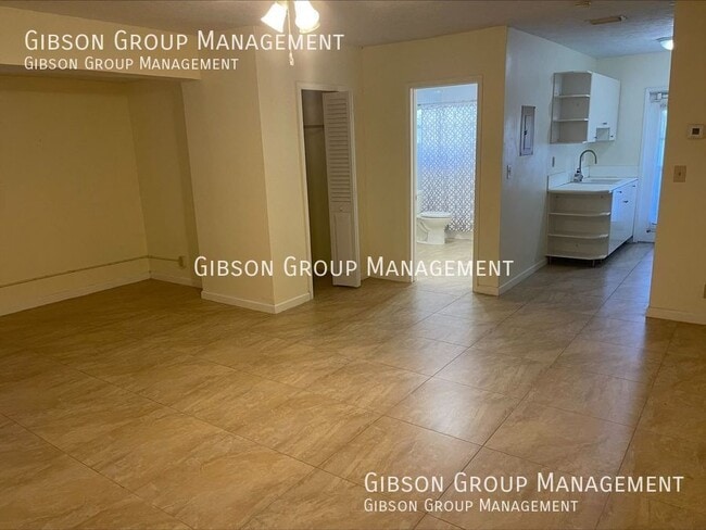 Photo - 631 NE 17th Way Unit 4