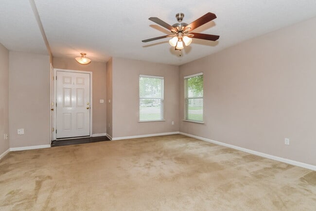 Photo - 948 Collinswood Dr