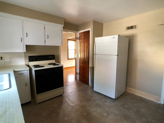 Photo - WOODLAND - Brick, 2 Bedroom Duplex, Move-In Ready! Unit 600