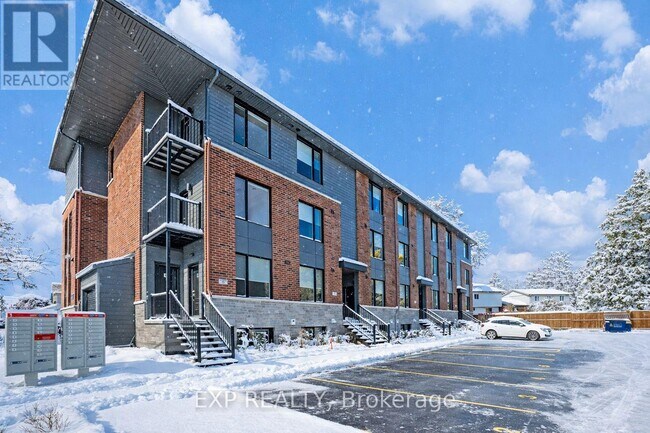 Photo - 255 Castor St