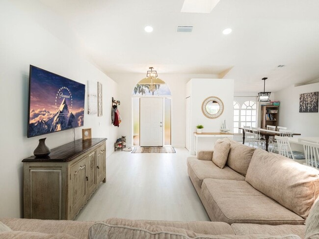 Photo - 1123 SW Oak Hollow Ct