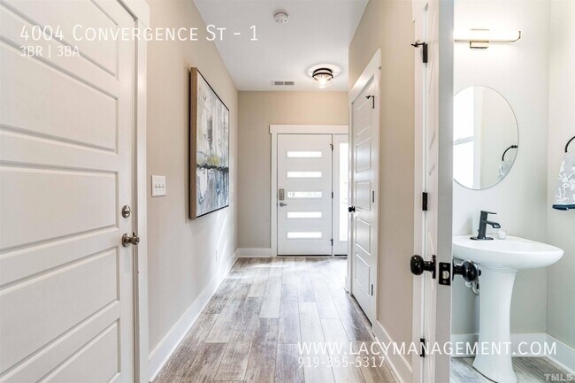 Photo - 4004 Convergence St