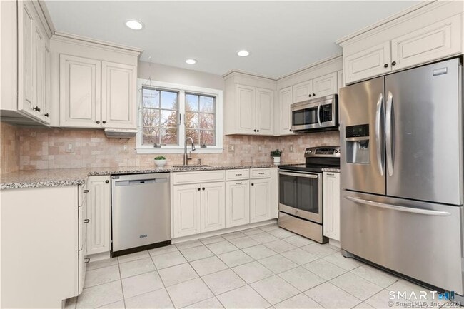 Photo - 608 Stillson Rd