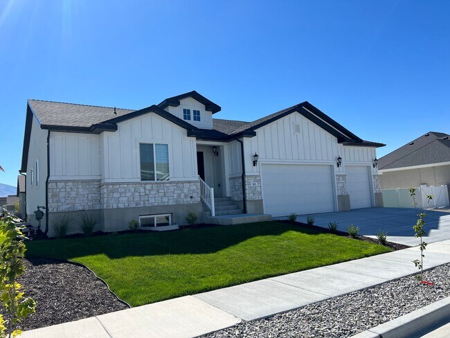 Photo - 6 Bedroom 3 Bathroom Home in Stansbury Par...