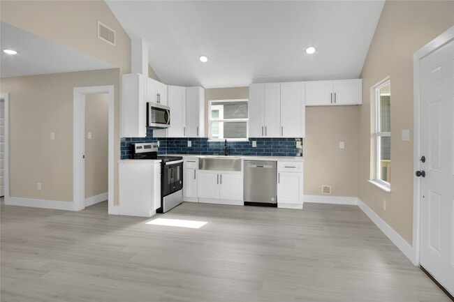 Building Photo - 835 22nd St