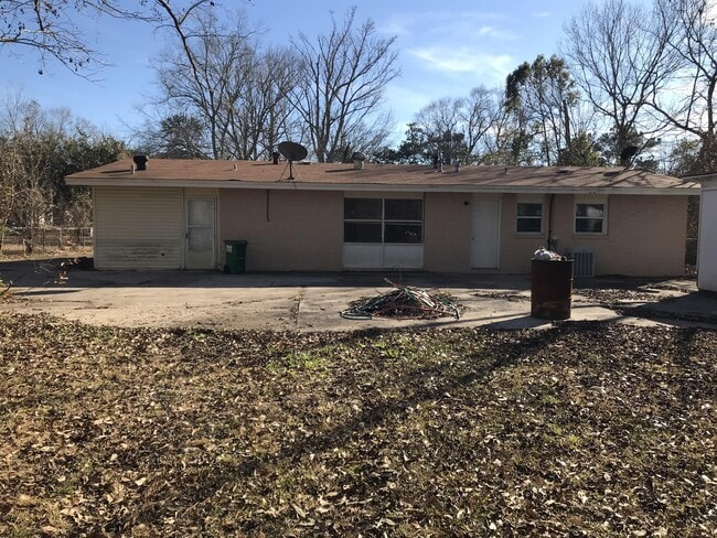 Photo - 2801 Woodlawn Ave