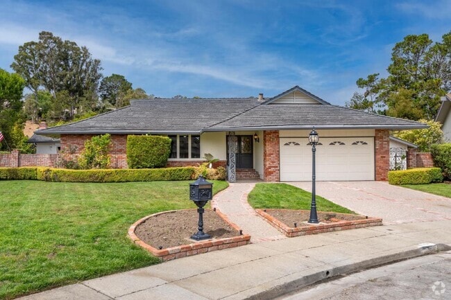 Building Photo - 1394 Manzanita Dr Rental