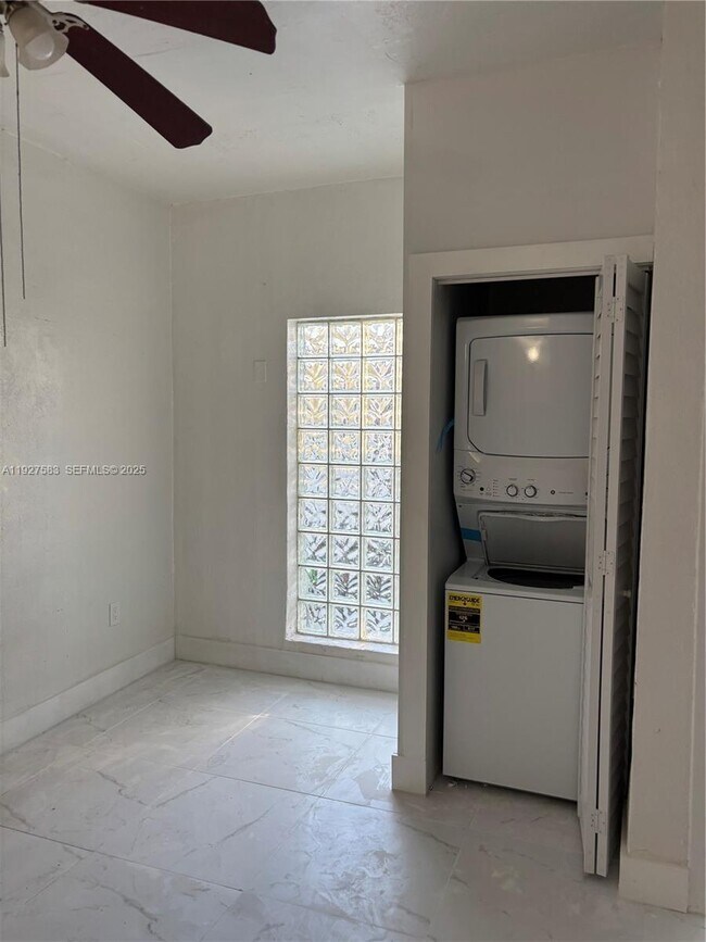 Photo - 568 SW 3rd St Unit Left 566