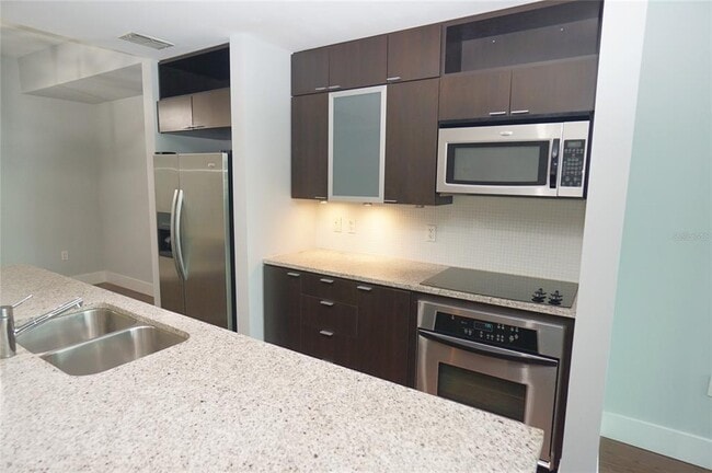 Photo - 111 N 12th St Unidad 1320