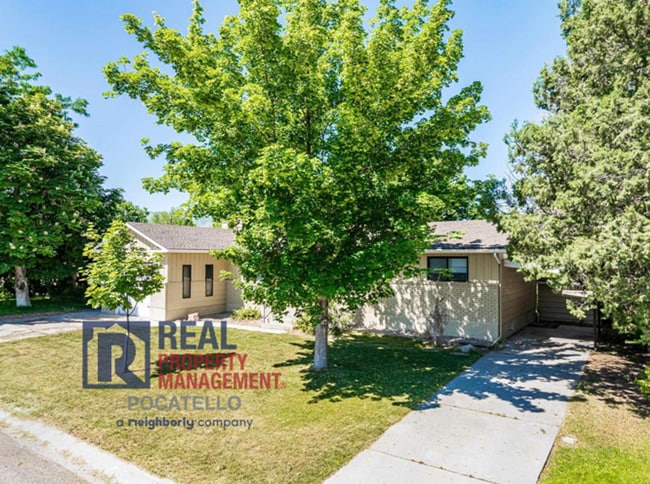 Photo - 5 Bedroom Home - University Area - Must See - Pet (dog) Negotiable