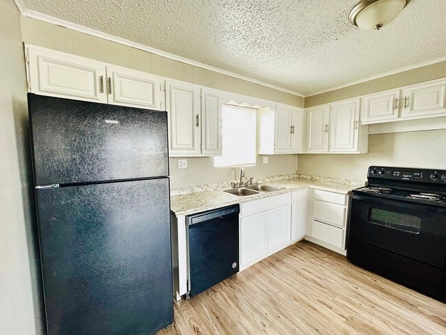 2 Bedroom kitchen - Tree House Apartments