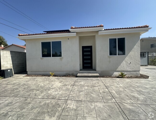 Building Photo - 1055 E Tujunga Ave Rental