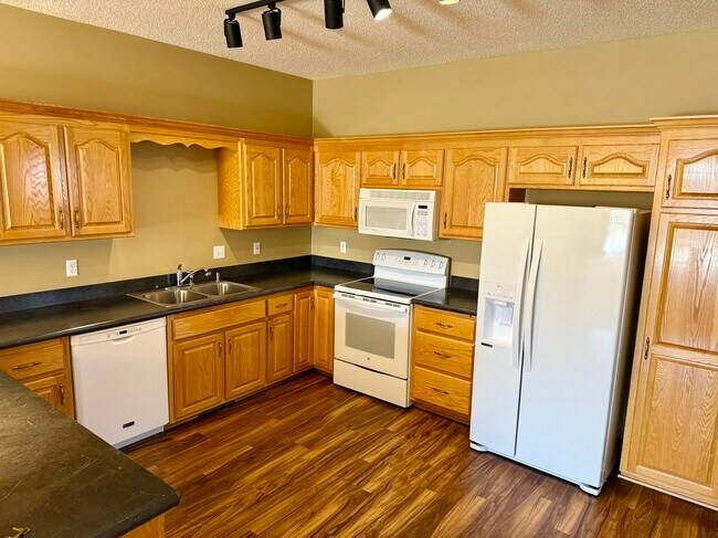 Photo - 652 Aqua Cir