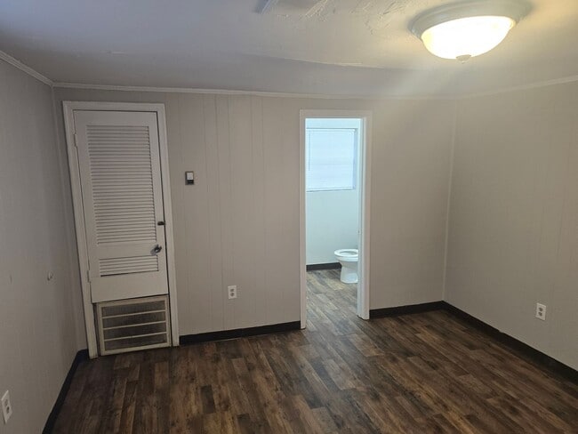 Photo - 2 Bed 1 bath duplex right across from Midl...