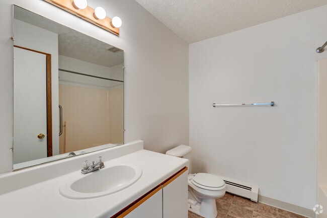 2BR, 1BA - 960SF