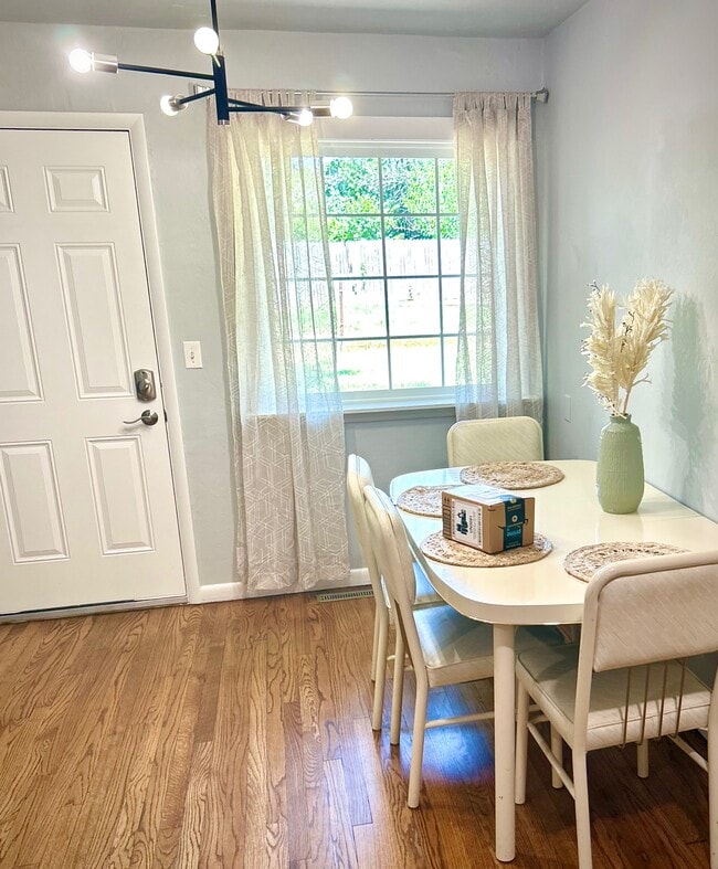 Photo - 810 W Moore Ave