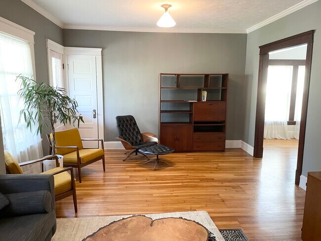 Photo - 1447 Larchmont Ave Unidad Upper