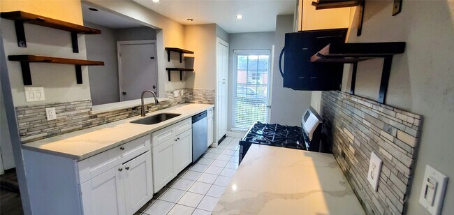 Photo - 15414 W Hampton Cir