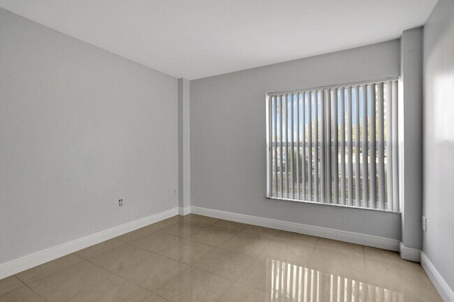 Photo - 4156 Inverrary Dr Unidad 111