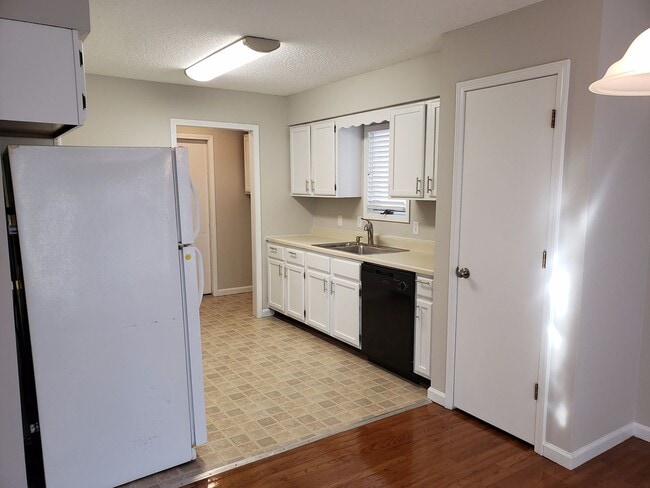 Photo - Great South East Location....E. Sunshine & Oak Grove Area
