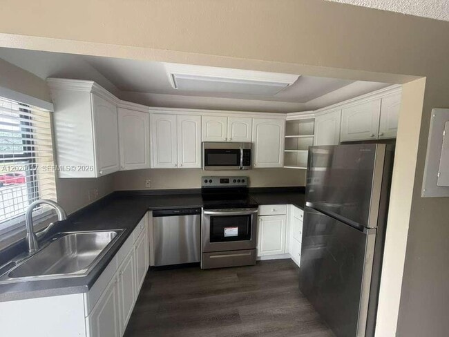Building Photo - 617 Ixoria Ave Unit 18