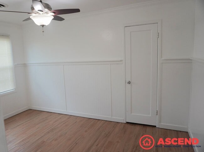 Photo - 3108 Oak Pl