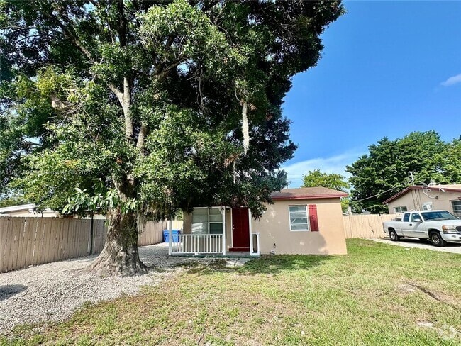 Building Photo - 820 NW 4th Ave Rental