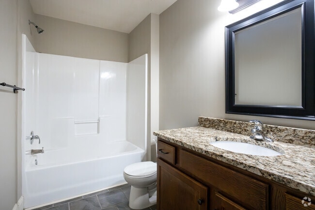 1BR, 1BA - 750SF - Bathroom