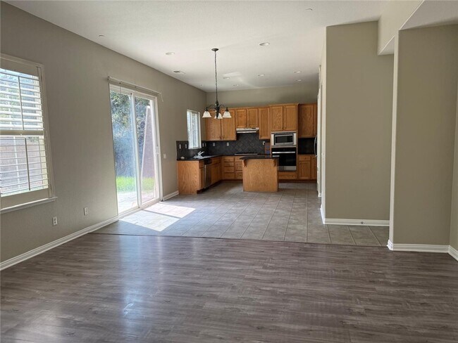 Photo - 1742 Edmon Way