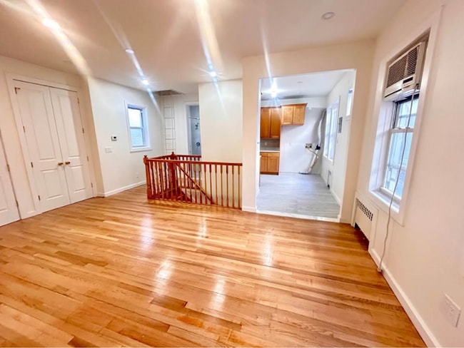 Photo - 537 E 5th St Unit 2