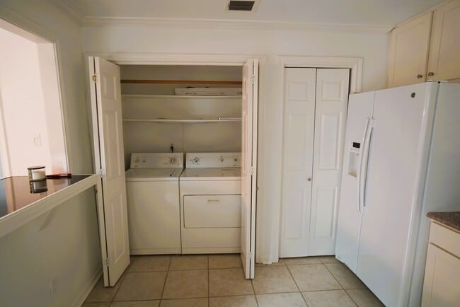 Building Photo - 11711 Memorial Dr Unit 695 Rental