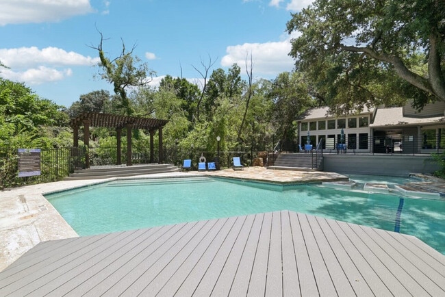 Cross Creek Apartments