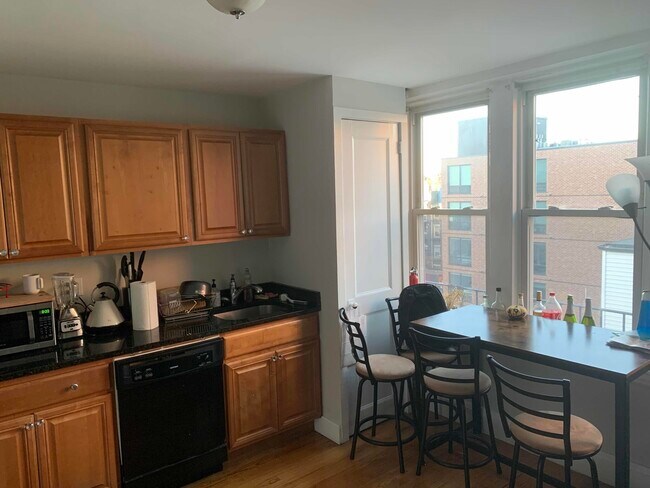 Photo - 387 Hanover St Unit 2