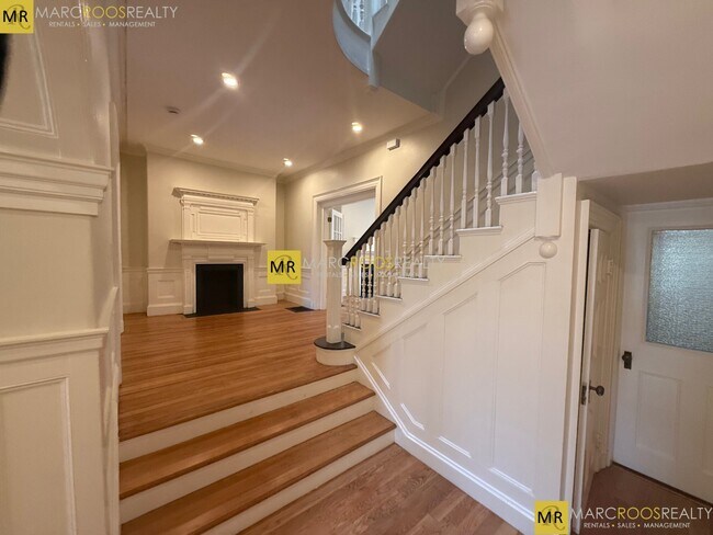 Photo - 1726 Beacon St