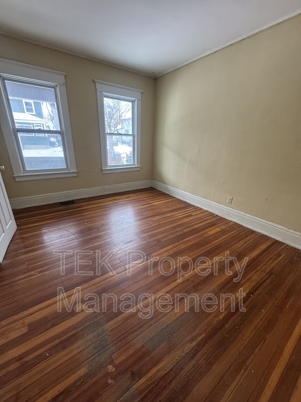 Photo - 100-102 Weyl Street