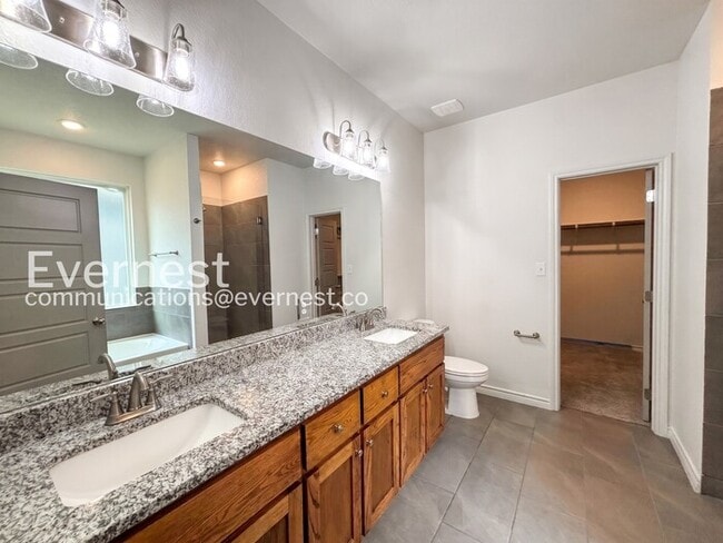 Photo - 2204 Hornbeam St