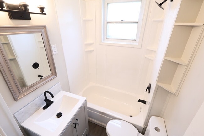 Photo - 1445 Woodbirch Ave