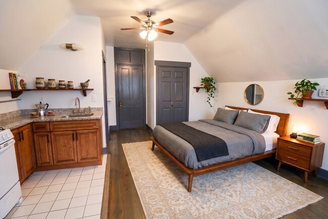 Building Photo - 2612 Eden Ave