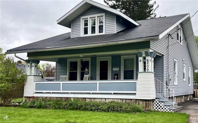 Photo - 209 Allen St