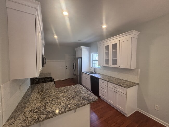 Photo - 100 Kingswood Cir