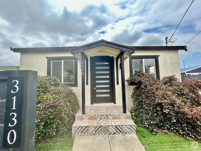 Building Photo - Charming Hyde Park 3b/2b Bungalow with Mod... Rental