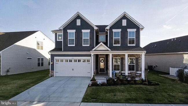 Photo - 215 Kingfisher Ln