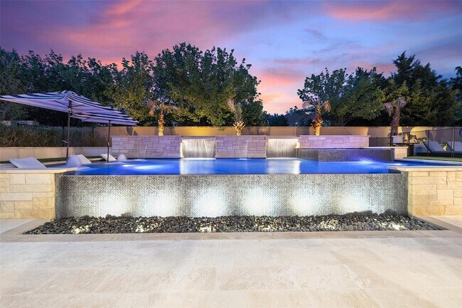 Photo - 105 Bisset Ct