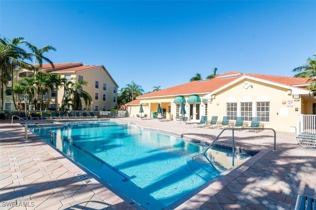 Building Photo - 4635 St Croix Ln Unit 1218