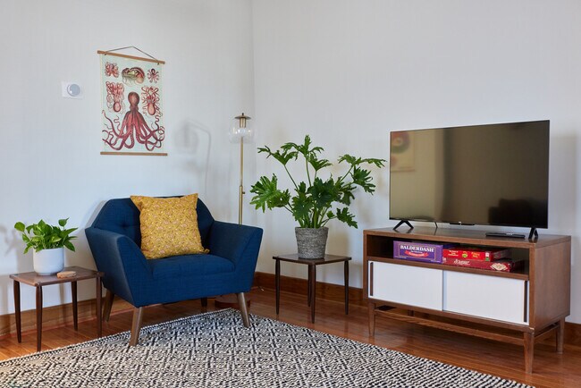 Photo - 916 N California St