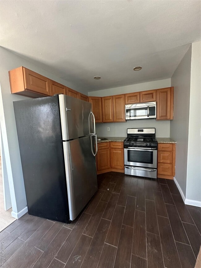 Photo - 665 E Broadway